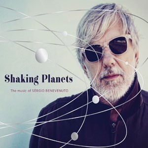 Io do CD Shaking Planets: The Music of Sérgio Benevenuto. Artista(s) Sérgio Benevenuto.